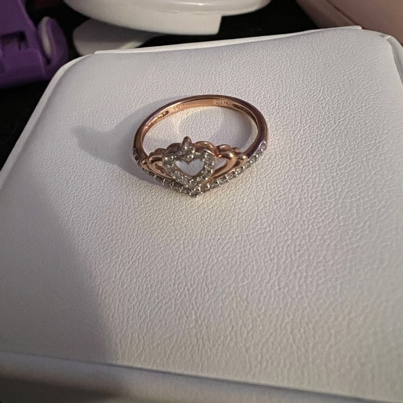 Diamond heart crown ring - Picture 2 of 4